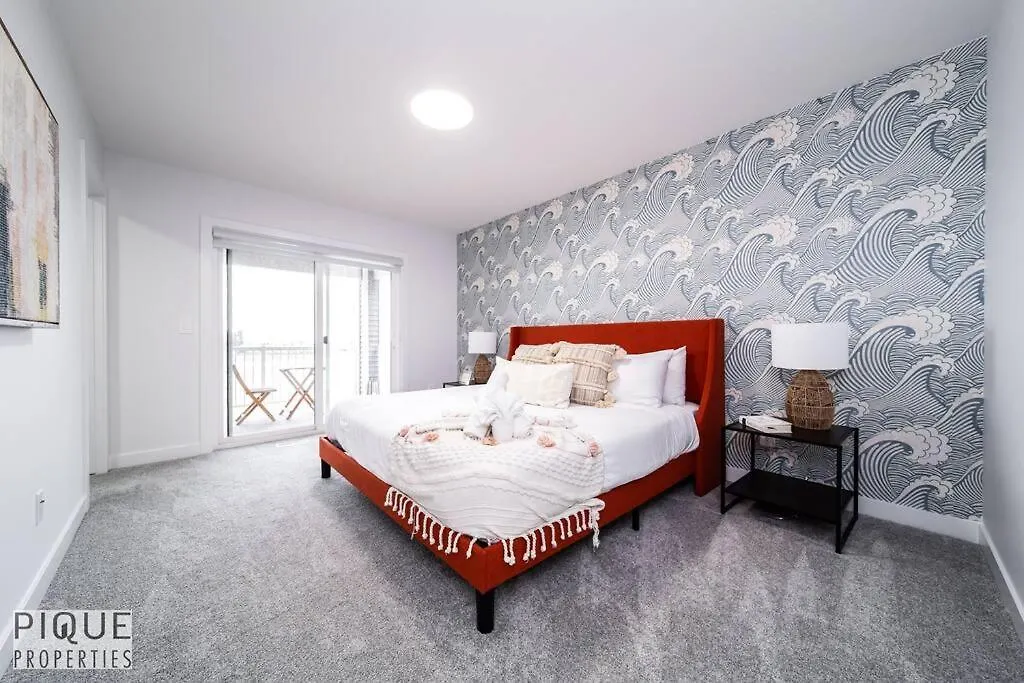Urbanutopia*Luxury Home*King Bed*Patio/Bbq*Sleep16 Edmonton Canada